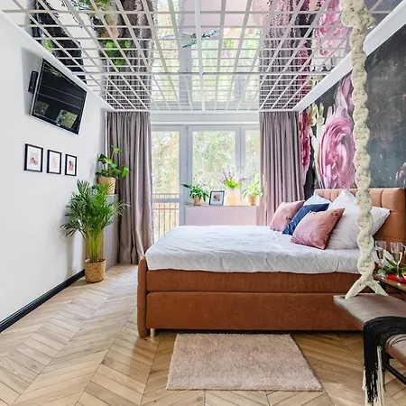 Apartment Secret Garden *